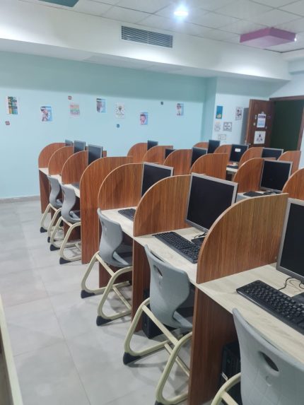 مكتب كمبيوتر خشبي للمدارس والمكتبات